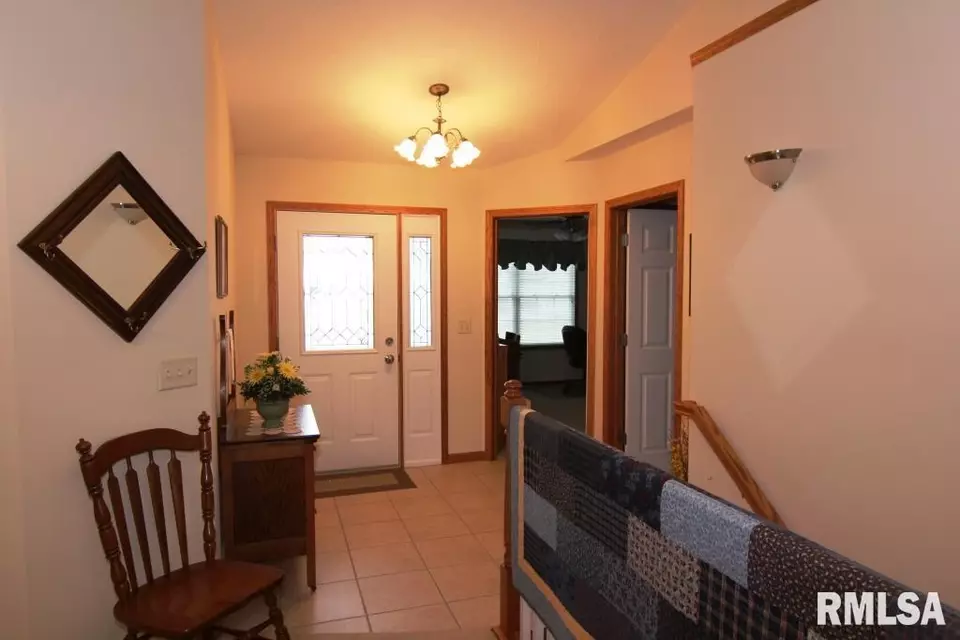  418 Celeste Cir, Blue Grass, IA 52726 photo 2