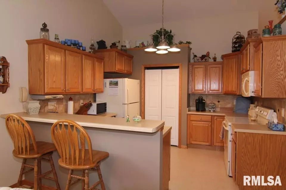  418 Celeste Cir, Blue Grass, IA 52726 photo 5