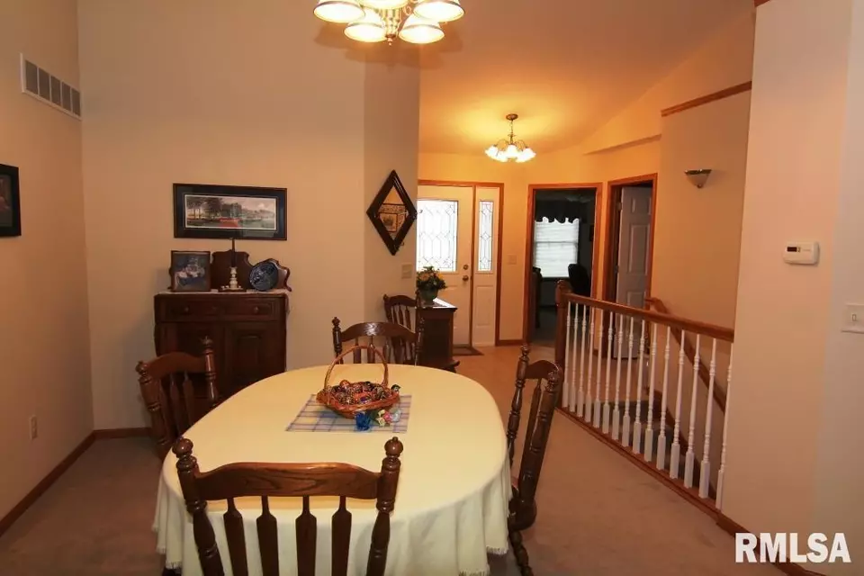 418 Celeste Cir, Blue Grass, IA 52726 photo 9