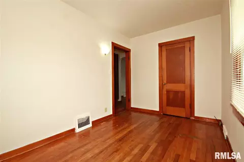 330 19th Ave, Moline, IL 61265 photo 17
