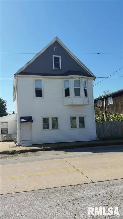 720 720 12 18th Ave, Moline, IL 61265 photo 1