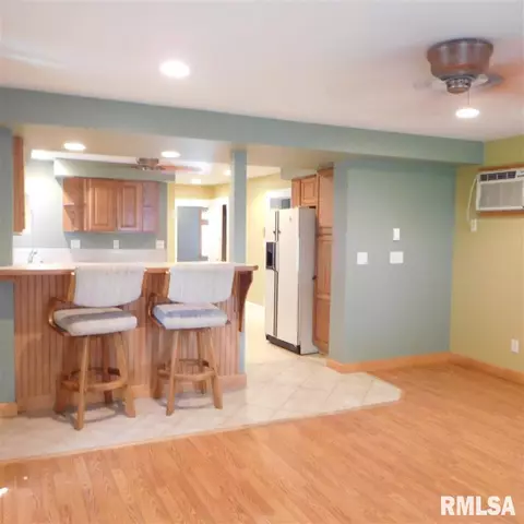 1808 9th St, Moline, IL 61265 photo 2