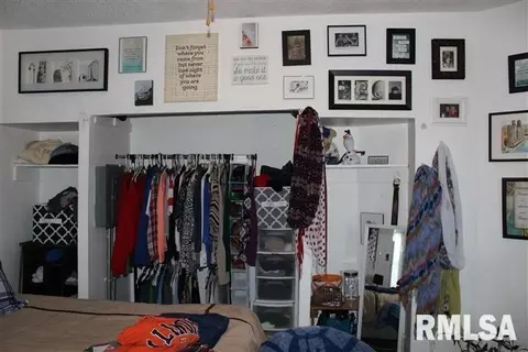 824 16th St, Moline, IL 61265 photo 9