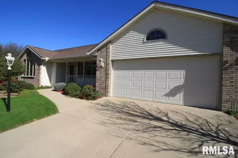 3402 76th St, Moline, IL 61265 photo 2
