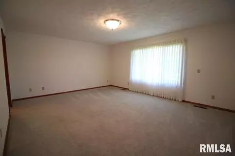 3402 76th St, Moline, IL 61265 photo 8