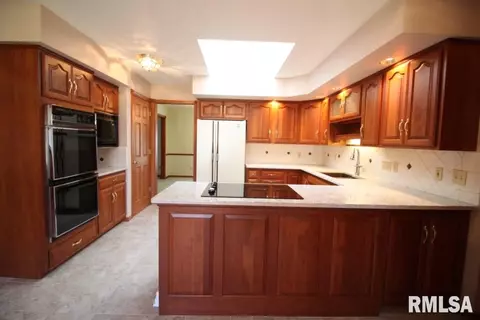 3402 76th St, Moline, IL 61265 photo 3