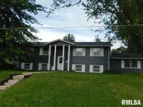 532 E 6th St, Tipton, IA 52772 photo 2