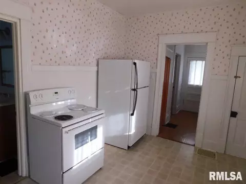 320 E 4th St, Tipton, IA 52772 photo 9