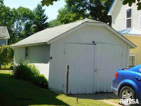 320 E 4th St, Tipton, IA 52772 photo 4