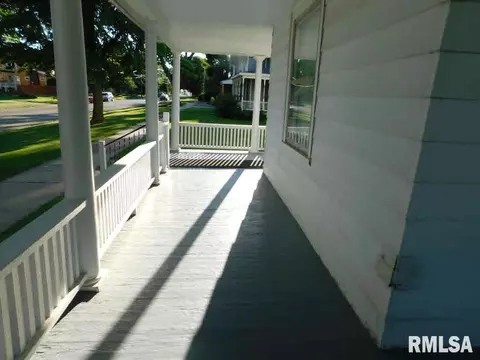 320 E 4th St, Tipton, IA 52772 photo 6