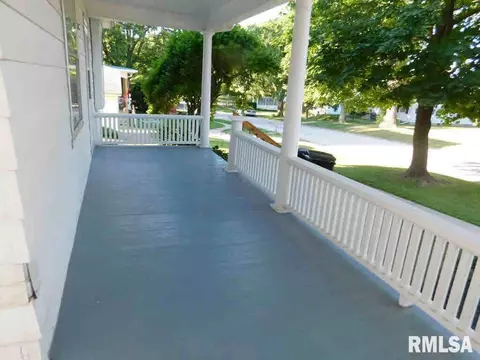 320 E 4th St, Tipton, IA 52772 photo 5