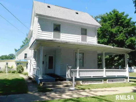 320 E 4th St, Tipton, IA 52772 photo 2