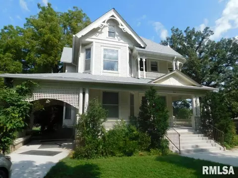 552 E 4th St, Tipton, IA 52772 photo 5
