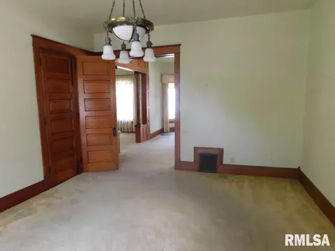 552 E 4th St, Tipton, IA 52772 photo 9