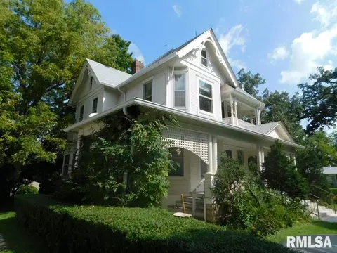 552 E 4th St, Tipton, IA 52772 photo 4