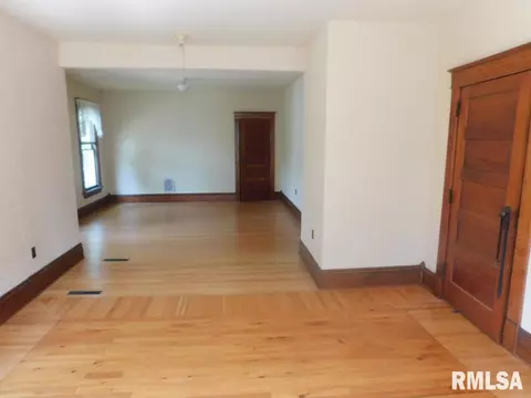 552 E 4th St, Tipton, IA 52772 photo 22