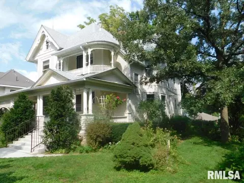 552 E 4th St, Tipton, IA 52772 photo 2