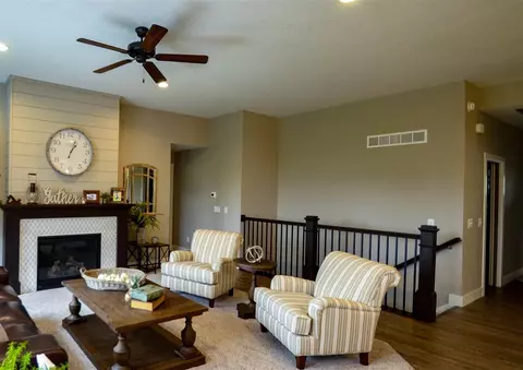111 Muhs Cir, Eldridge, IA 52748 photo 5