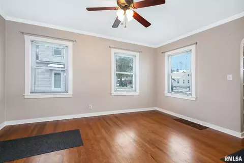 2417 31st St, Moline, IL 61265 photo 8