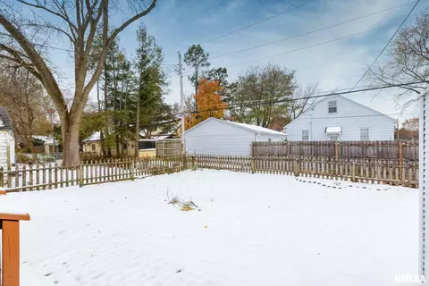 2417 31st St, Moline, IL 61265 photo 4