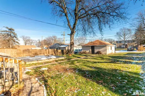 428 52nd St, Moline, IL 61265 photo 3