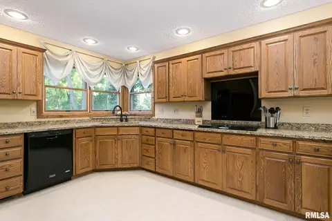 902 34th Ave, Moline, IL 61265 photo 20