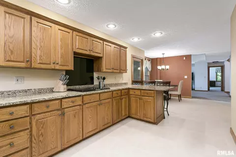 902 34th Ave, Moline, IL 61265 photo 22