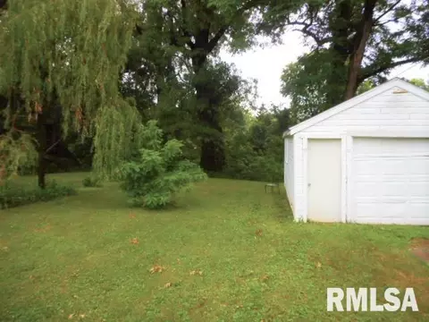 1325 27th Ave, Moline, IL 61265 photo 2