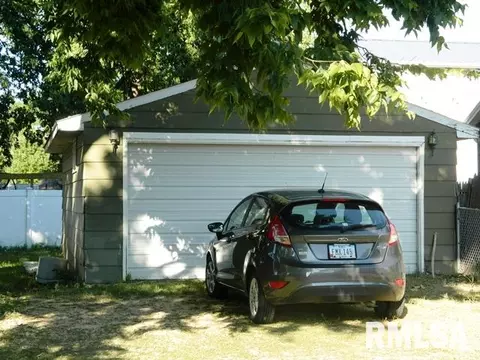 718 3rd St, Camanche, IA 52730 photo 12