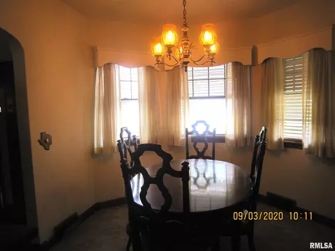 2727 16th St, Moline, IL 61265 photo 9