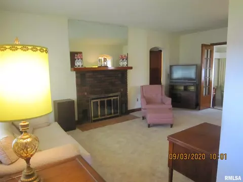 2727 16th St, Moline, IL 61265 photo 4