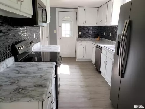 110 Towne St, Morrison, IL 61270 photo 4
