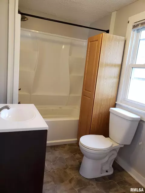 110 Towne St, Morrison, IL 61270 photo 3
