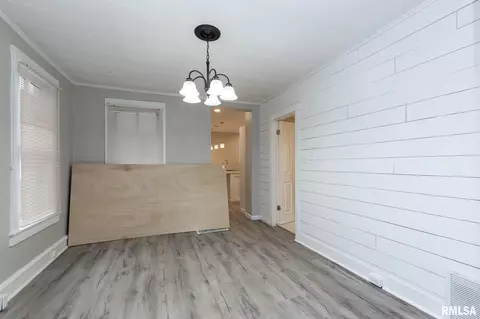 1126 8th St, Moline, IL 61265 photo 6