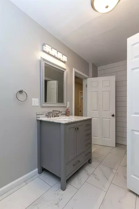 1126 8th St, Moline, IL 61265 photo 9