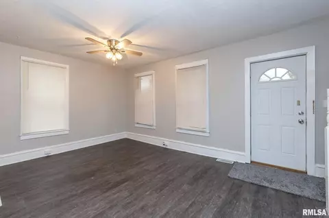 1126 8th St, Moline, IL 61265 photo 4