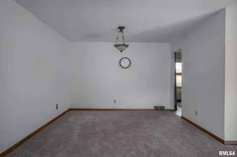 5203 34th Ave, Moline, IL 61265 photo 5