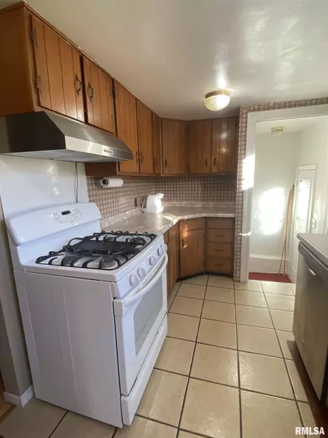 1514 45th St, Moline, IL 61265 photo 6
