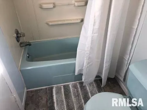 605 E 2nd St, Kewanee, IL 61443 photo 5
