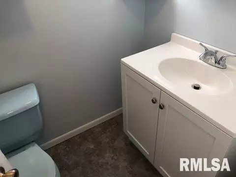 605 E 2nd St, Kewanee, IL 61443 photo 7
