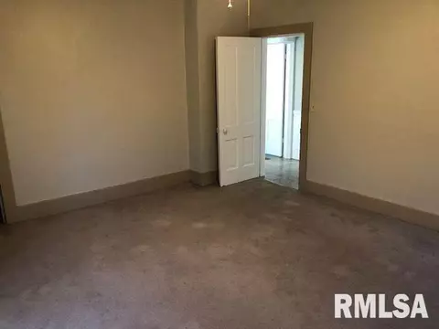 605 E 2nd St, Kewanee, IL 61443 photo 9