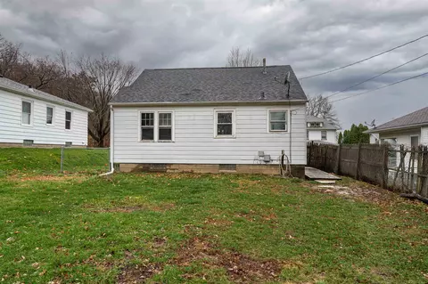 444 43rd St, Moline, IL 61265 photo 2