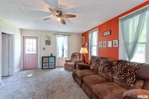 209 S Orange St, Morrison, IL 61270 photo 4