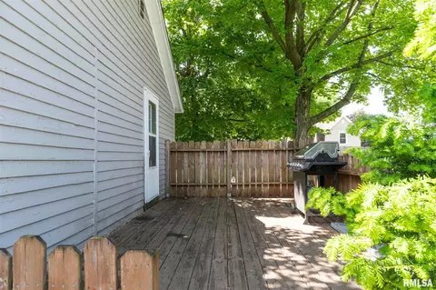 209 S Orange St, Morrison, IL 61270 photo 2
