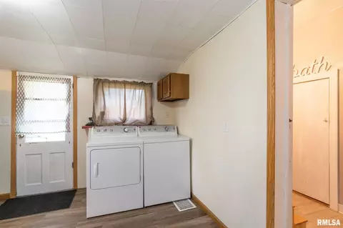 209 S Orange St, Morrison, IL 61270 photo 8