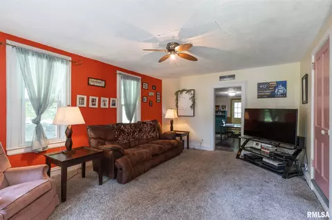 209 S Orange St, Morrison, IL 61270 photo 3