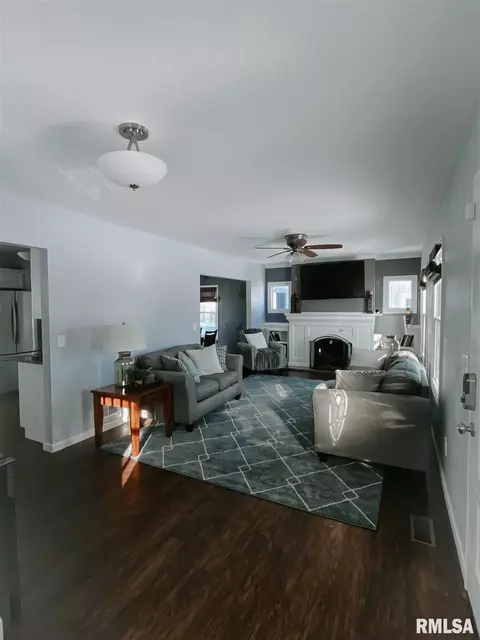 1919 30th St, Moline, IL 61265 photo 8