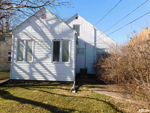 2014 2nd St, Moline, IL 61265 photo 3