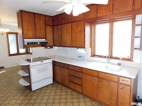 2014 2nd St, Moline, IL 61265 photo 7