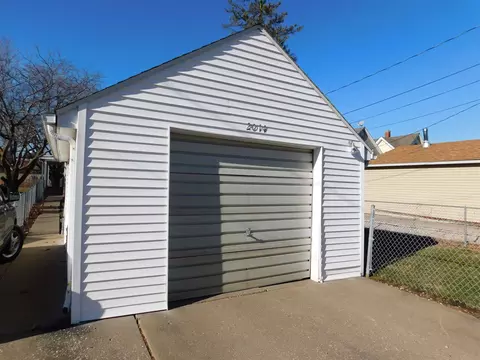2014 2nd St, Moline, IL 61265 photo 2